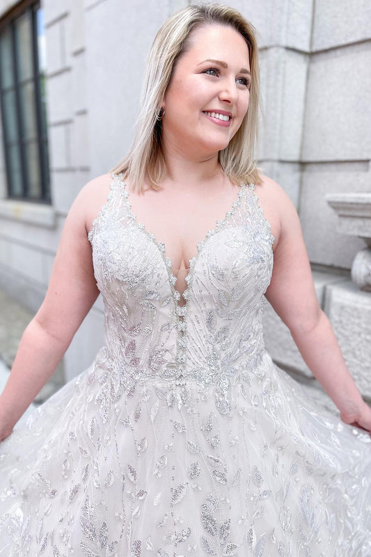 Elegant Sweetheart Neckline Lace Wedding Gown with Wide Straps and Tulle A-Line