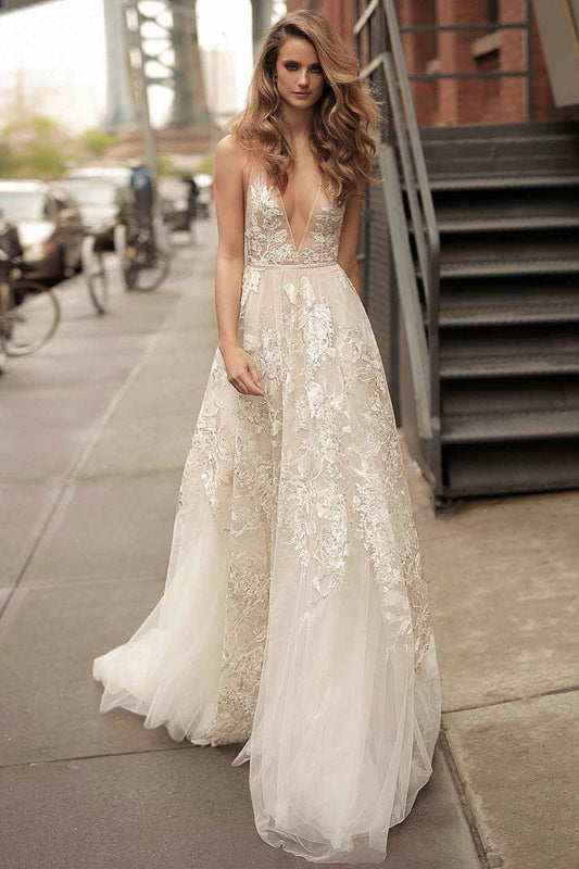 Wedding Dress with V-Neck and Tulle Appliques