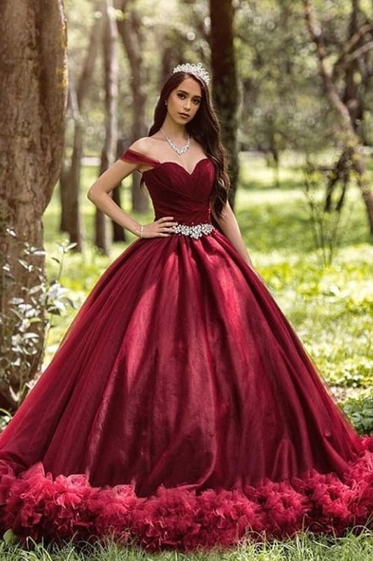 Elegant Off-the-shoulder Princess Wedding Gown in Long Tulle