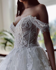 Elegant Off-The-Shoulder A-Line Wedding Gown in Tulle