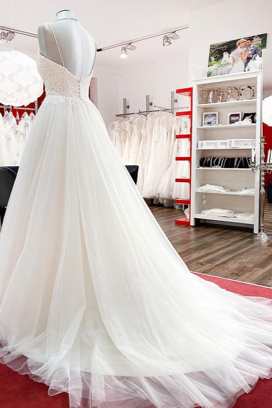 Elegant A-line Wedding Gown with Sweetheart Neckline and Tulle Lace Details