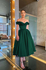  Off-the-Shoulder Prom Dress Short Black Pleated Dress