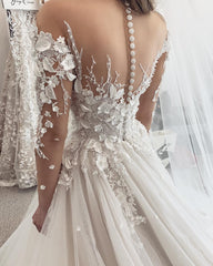 Elegant Sweetheart Long Sleeve A-Line Wedding Dress in Tulle with Lace Appliques