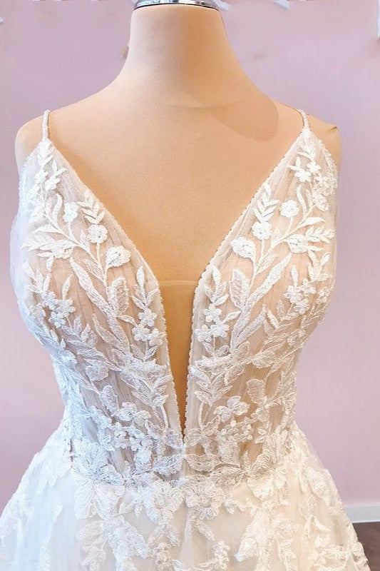 Sweetheart A-Line Wedding Dress with Modern Spaghetti Straps and Floor-Length Tulle