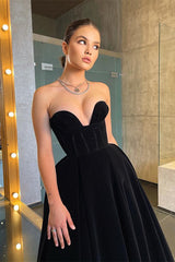 Classic Black Sweetheart Little Black Dress Tea-Length Prom Dress