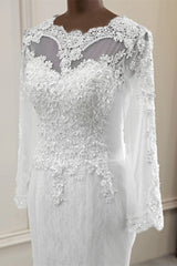 Elegant Mermaid Bridal Gown with Long Sleeves and Tulle Details