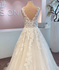 Elegant V-neck A-line Tulle Wedding Gown Featuring Lace