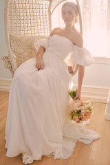 Elegant Off-the-Shoulder Strap Bridal Gown
