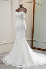 Long Mermaid Strapless Lace Wedding Dress with Elegant Appliques and Beadings