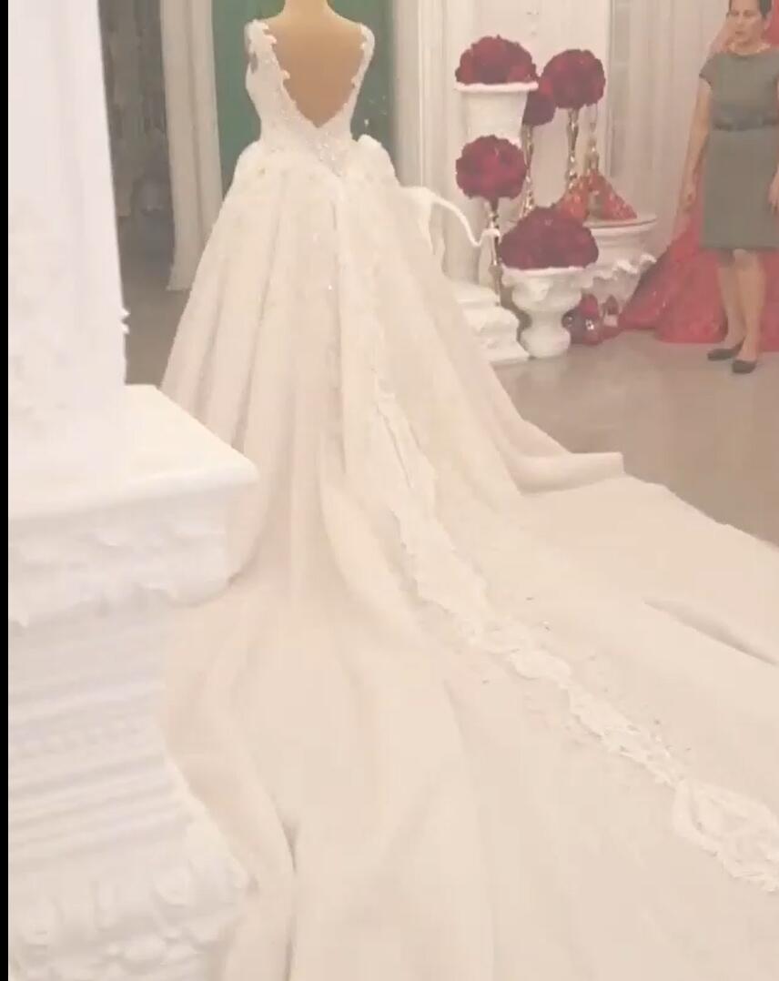 Sweetheart Backless Wedding Dress with Elegant Spaghetti Straps and A-line Appliques Lace