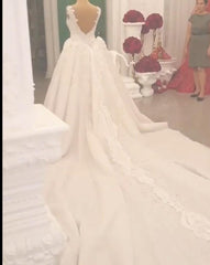 Sweetheart Backless Wedding Dress with Elegant Spaghetti Straps and A-line Appliques Lace