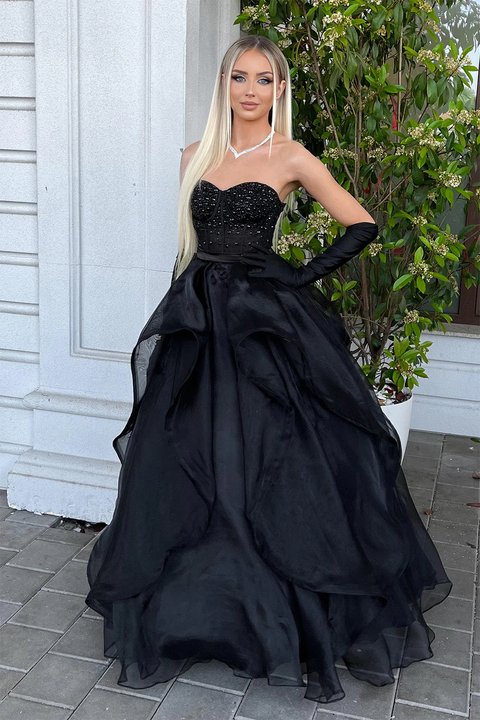 Elegant Black Sweetheart Prom Dress Organza with Beads