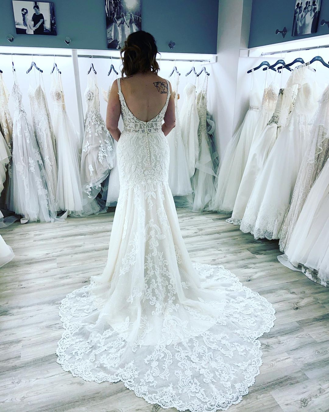 Sweetheart Mermaid Wedding Dress with Elegant Spaghetti Straps and Lace Appliques, Floor-length