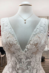 Sleeveless A-line Wedding Dress in Tulle with Elegant Deep V-neck and Open Back Lace Appliques