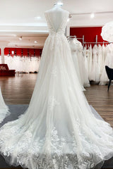 Elegant A-Line Wedding Gown with Long V-Neck and Lace Tulle Spaghetti Straps