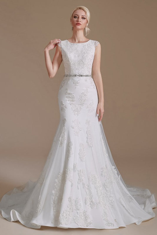 Elegant Mermaid Gown Featuring Long Lace and Tulle
