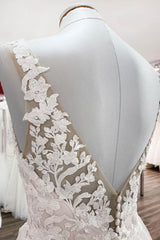 Elegant V-Neck A-Line Wedding Gown with Open Back and Lace Appliques in Tulle