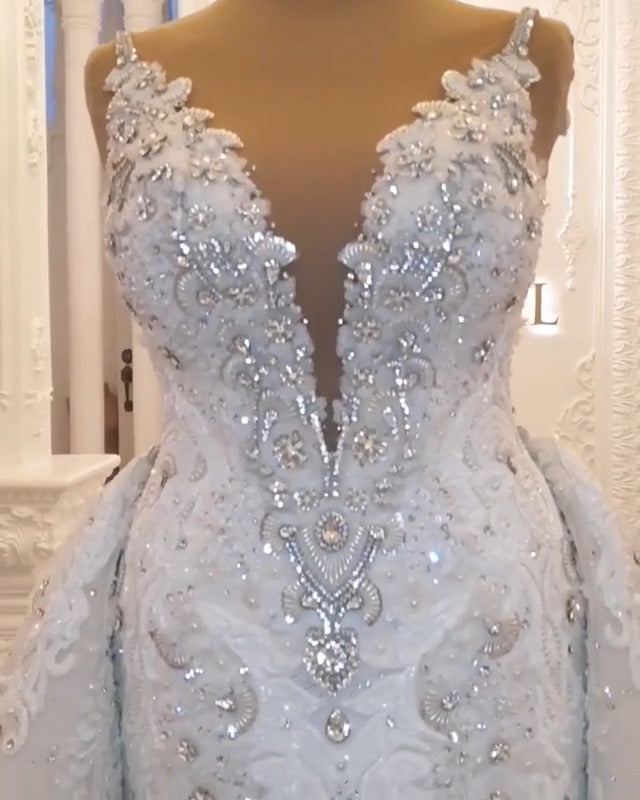 Sweetheart Backless Wedding Dress with Elegant Spaghetti Straps and A-line Appliques Lace