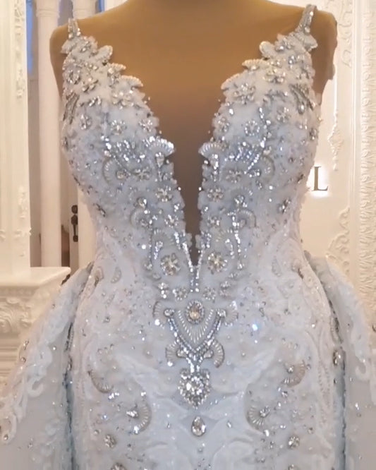 Sweetheart Backless Wedding Dress with Elegant Spaghetti Straps and A-line Appliques Lace
