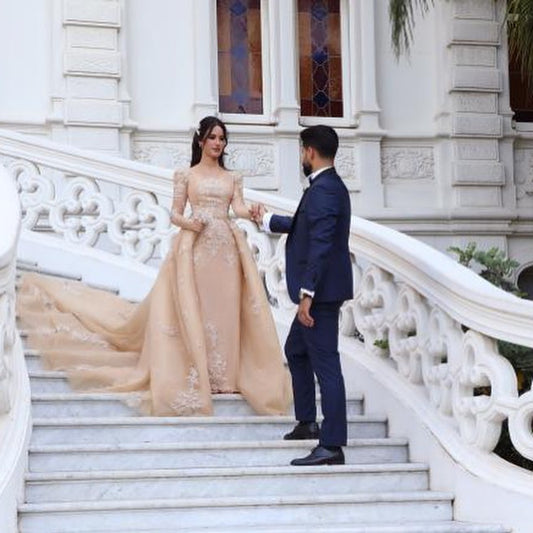 Elegant Detachable Bateau Wedding Dress in Tulle with Long Sleeves