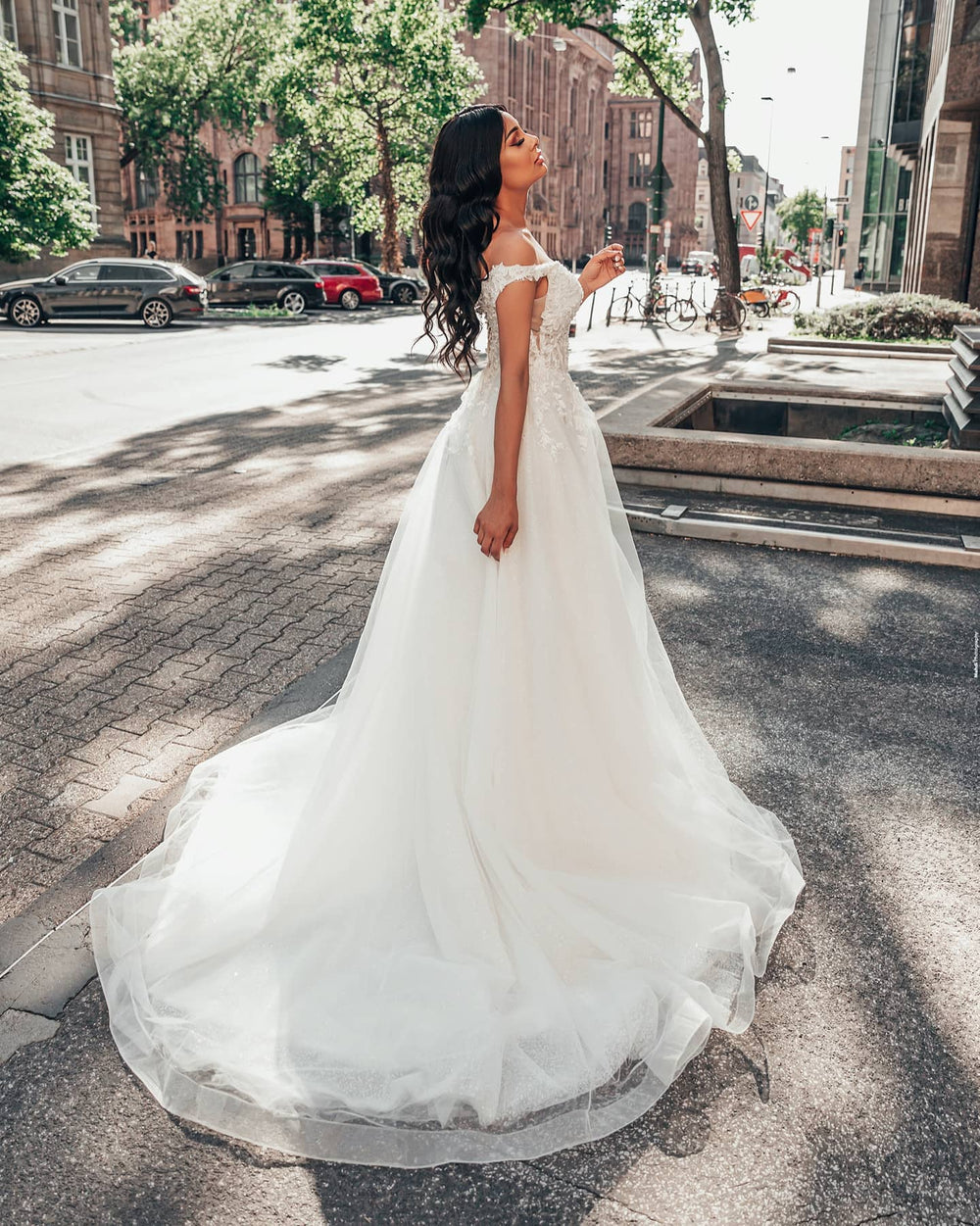 Elegant Deep V-neck A-Line Floor-length Bridal Gown in Tulle Floral Lace
