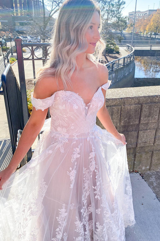 Sweetheart A-line Wedding Dress with Elegant Off-The-Shoulder Tulle Train and Appliques Lace