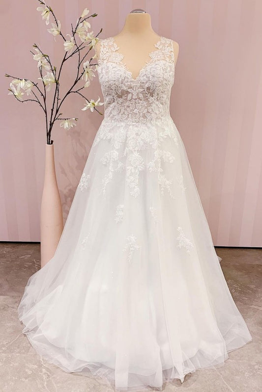 Elegant Backless V-neck A-Line Wedding Gown with Lace Appliques