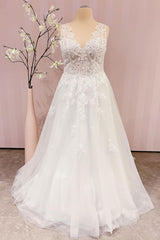 Elegant Backless V-neck A-Line Wedding Gown with Lace Appliques