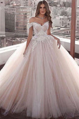 Off-the-Shoulder Sweetheart Ball Gown Wedding Dress Featuring Appliques