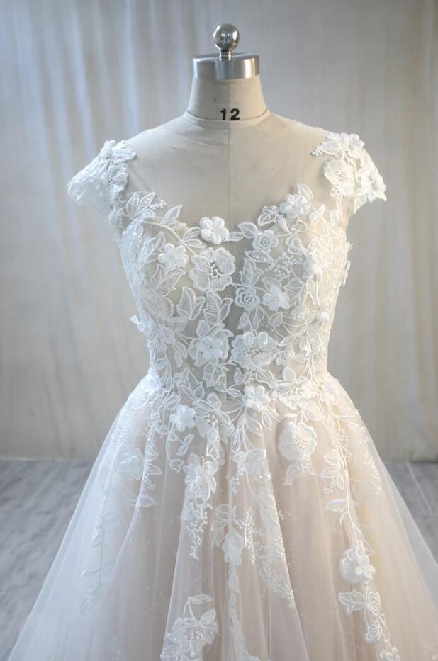 A-Line Vintage Backless Bateau Wedding Dress with Tulle Appliques and Lace