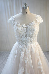 A-Line Vintage Backless Bateau Wedding Dress with Tulle Appliques and Lace
