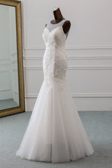 Elegant Lace Mermaid Wedding Gown in Jewel-Toned Tulle with Backless Design