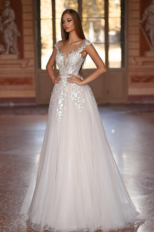 Elegant White Tulle Wedding Dress with Spaghetti Straps and Pleated Applique