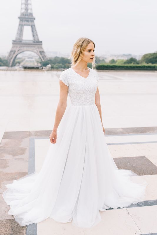 Elegant White V-Neck Chiffon A-line Bridal Gown with Lace and Cap Sleeves