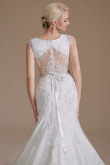 Elegant Mermaid Gown Featuring Long Lace and Tulle