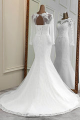 Elegant Mermaid Bridal Gown with Long Sleeves and Tulle Details
