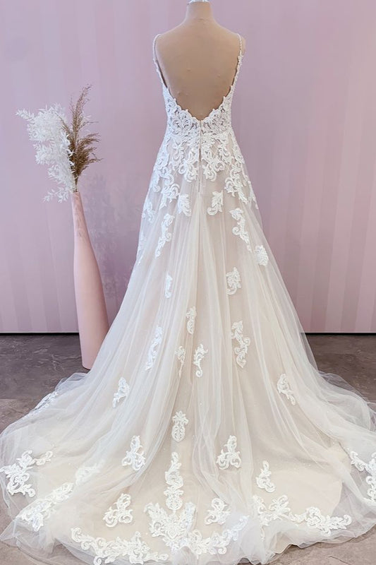 Elegant A-Line Wedding Gown with Spaghetti Straps, Tulle Skirt, and Lace Appliques