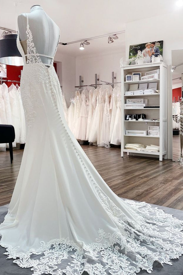 Mermaid-style Vintage Satin Wedding Dress with V-neck and Open Back Lace Appliques