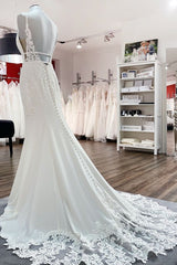 Mermaid-style Vintage Satin Wedding Dress with V-neck and Open Back Lace Appliques