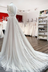 Elegant Long A-line Wedding Dresses Featuring Ruffles, Tulle Lace, and Open Back