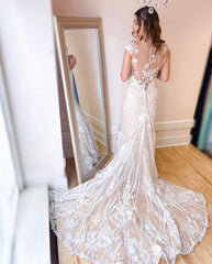 Elegant Floor-length Mermaid Wedding Dress with Unique Lace Appliques
