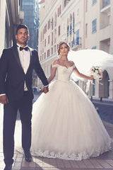 Elegant White Sweetheart Wedding Dresses Adorned With Lace