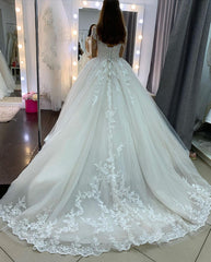 Elegant Floor-length Princess Wedding Dress in Bateau Style with Long Sleeves and Lace Appliques