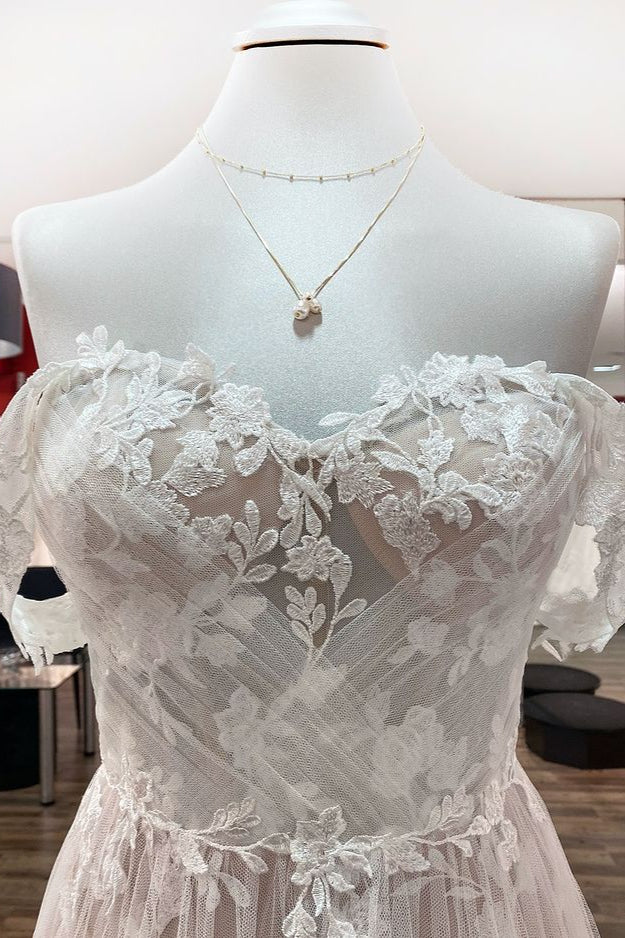 Stunning Off-the-shoulder A-line Wedding Dress with Long Tulle Ruffles and Appliques Lace