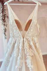 Elegant Deep V-neck Floor-length Tulle Wedding Dress with Floral Lace in A-Line Style