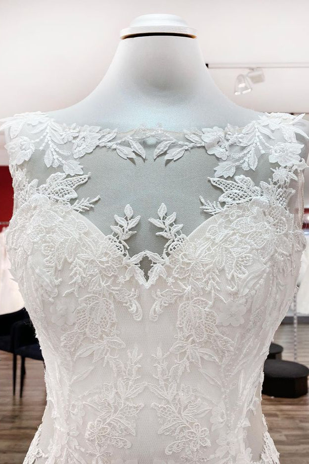 Elegant White Mermaid Wedding Gown with Open Back and Tulle Lace
