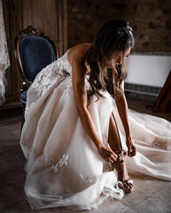 Elegant Sweetheart A-line Wedding Gown with 3D Floral Lace and Tulle