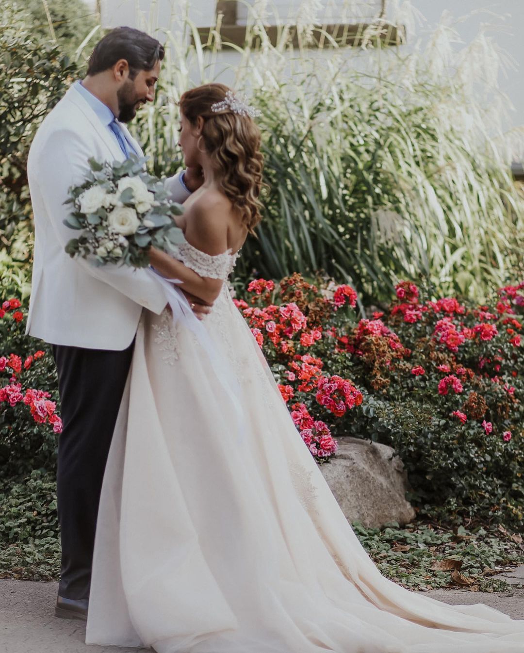 Elegant Off-The-Shoulder Boho Wedding Gown in A-line Tulle and Lace