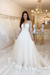 Sweetheart Wedding Dress with Long Sleeves in Tulle and Lace