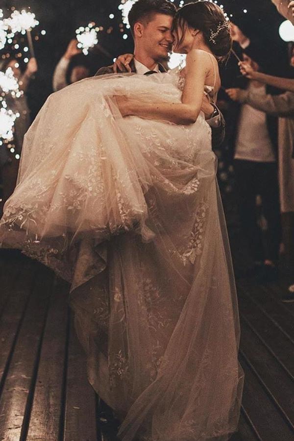 Elegant V-neck A-line Wedding Gown with Tulle Lace and Spaghetti Straps